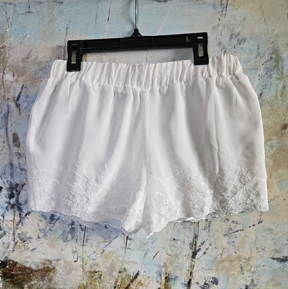 My Michelle Pants - My Michelle White Embroidered Eyelet Lace Hem Boho Summer Shorts W's Sz M NWOT